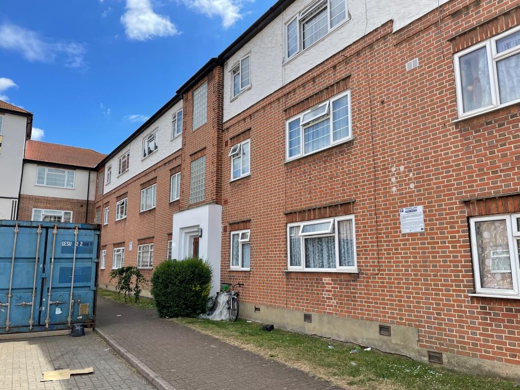 Lot: 3 - LEASEHOLD RESIDENTIAL INVESTMENT -